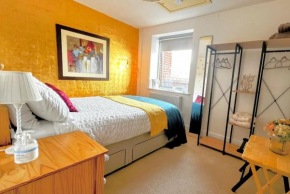 GOLD Penthouse Room 5min to Basingstoke Hospital